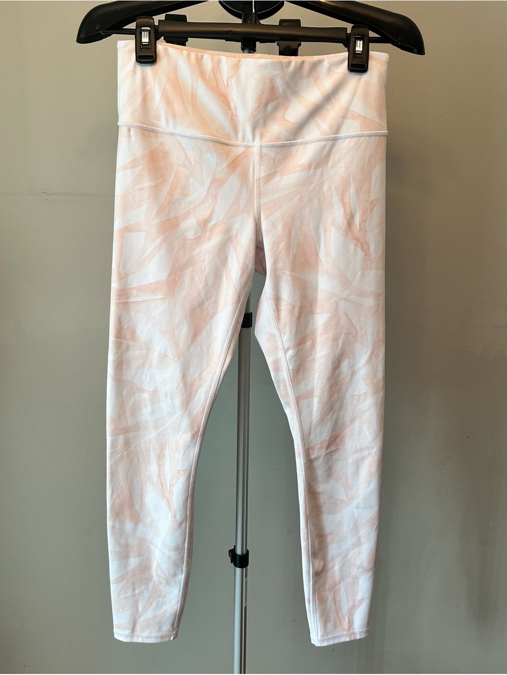 Athleta Hi-Rise Swirl Chaturanga 7/8 Tights Ballerina Gown Pink Medium